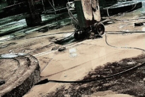 KJs Cutting machine cutting concrete floor in factory